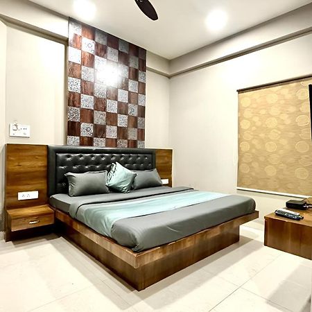 Hotel Evanka Индаур Экстерьер фото